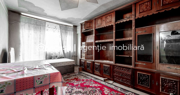 Apartament spatios in centrul orasului Chisineu Cris