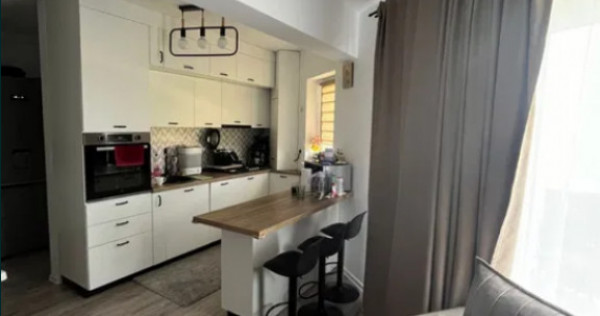 Apartament 3 camere, decomandat - zona Tractorul.