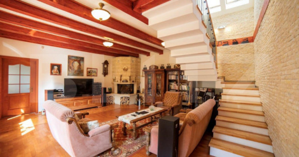 Proprietate deosebită cu panouri fotovoltaice si panouri so