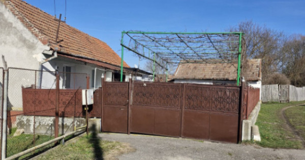 Casă frumoasă - zonă liniștită