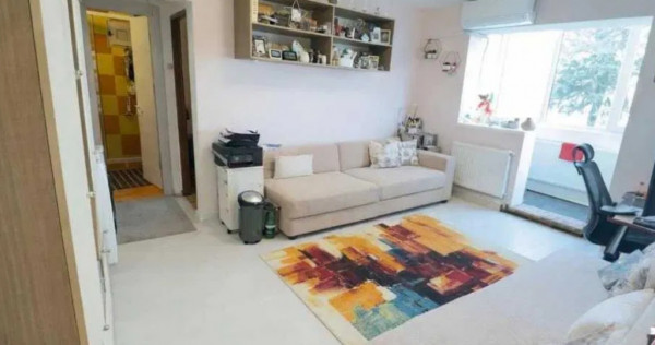 Apartament 3 camere, semidecomandat - zona Astra