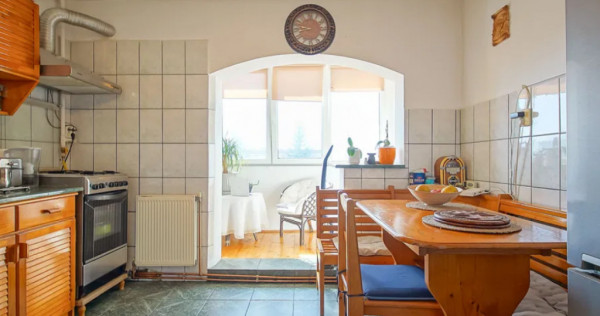 Apartament 3 camere, decomandat - zona Triaj