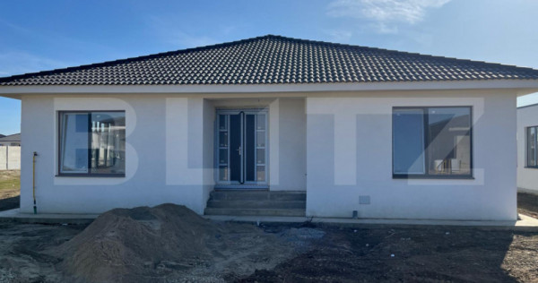 Casa individuala Santandrei cu gard imprejmuire din placi de