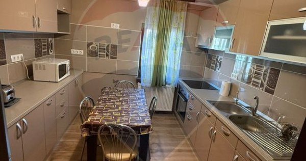 DE INCHIRIAT APARTAMENT 4 camere zona centrala