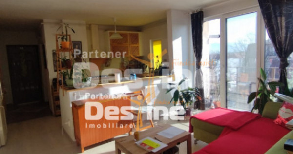 Apartament 3 camere, semidecomandat, etaj 4, mobilat