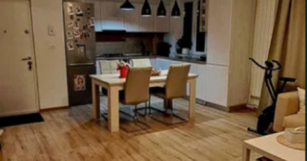 Apartament 4 camere, decomandat - zona Centrul Civic