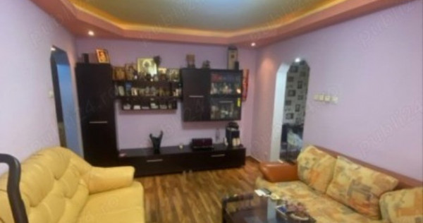 Metrou 1 Decembrie 1918, 3 cam, loc de parcare, bloc reabilitat