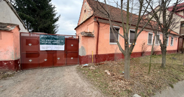 Casă veche cu teren generos &ndash; 1595 mp &ndash; zonă centrală