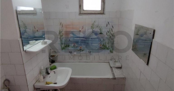 RECO apartament cu 3 camere decomandat cu lift