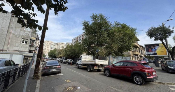 Vitan-Mall, teren cu AC pt D+P+4