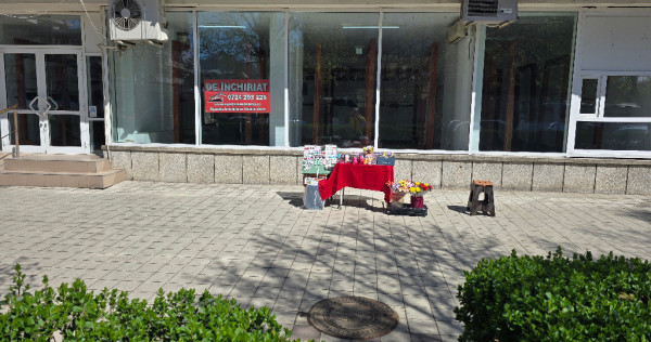Inchiriez spatiu comercial in Deva, Miorita, parter, vitrina 13 metri