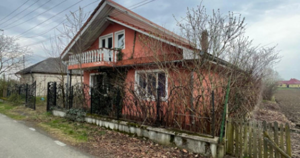 Casă P+M cu 2 corpuri, garaj și teren generos ~23 ari &ndash;