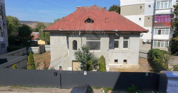 Inchiriere casa/ spațiu comercial, D+P+M in Urlati, zona