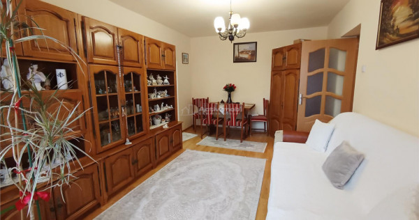 Apartament 2 camere in zona centrala Moldova Noua