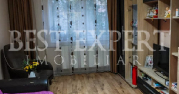 Apartament 4 camere cu geam la baie, bloc reabilitat