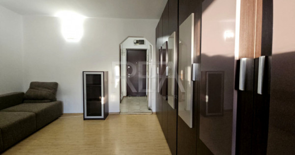 Garsoniera l&acirc;ngă metrou, etaj 4/10, Drumul Taberei