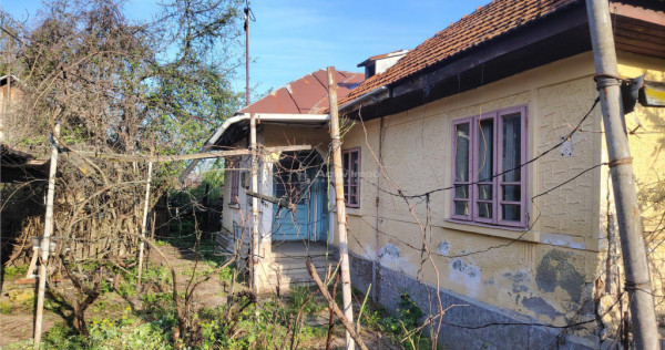 Casa batraneasca, cu toate utilitatile, locatie foarte buna