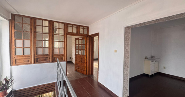 Casă P+1, pretabilă spatiu comercial, de v&acirc;nzare &icirc;n zona