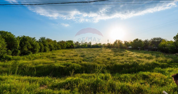 Teren intravilan 4.734 mp &ndash; Front 50 m, utilități la ...