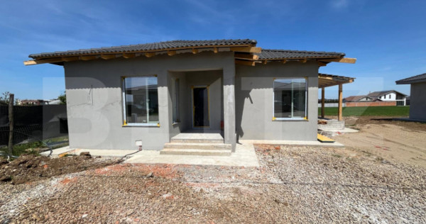 Casa individuala Santandrei cu placa de beton si gard imprej