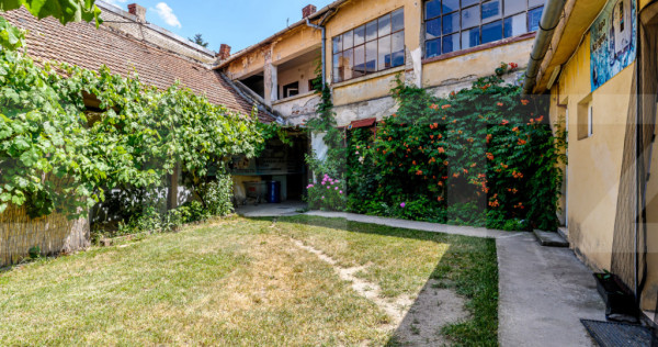 Casa de vanzare, 700 mp, teren de 1015 mp, strada Andrei Sa