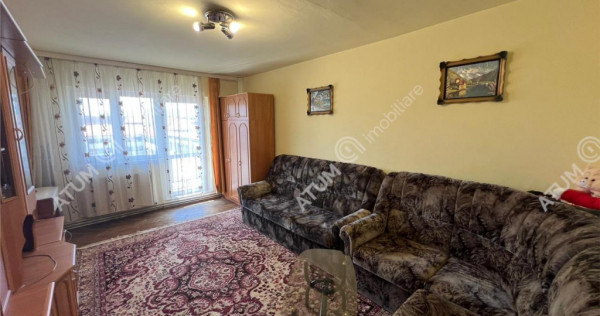 Apartament 2 camere decomandate balcon in zona Strand din Si