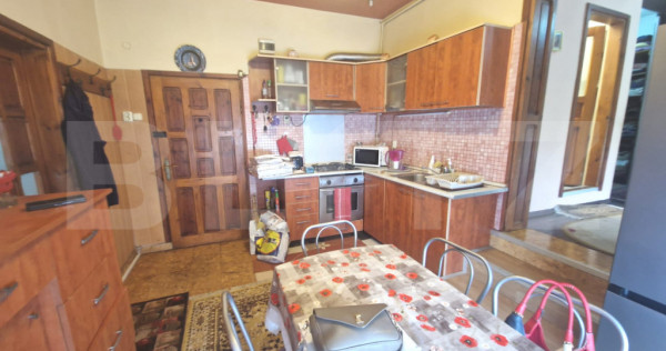 Apartament 2 camere decomandat cu 104 mp teren in acte etaj