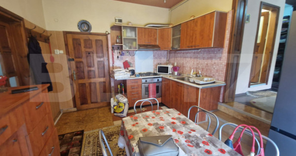 Apartament 2 camere decomandat cu 104 mp teren in acte etaj
