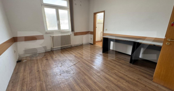 Spațiu Comercial / Birouri de &Icirc;nchiriat &ndash; 140 mp &ndash; Dev