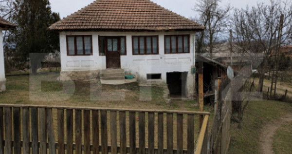 Casa de vanzare, 131 mp + teren de 1.243 mp - Pociovalistea