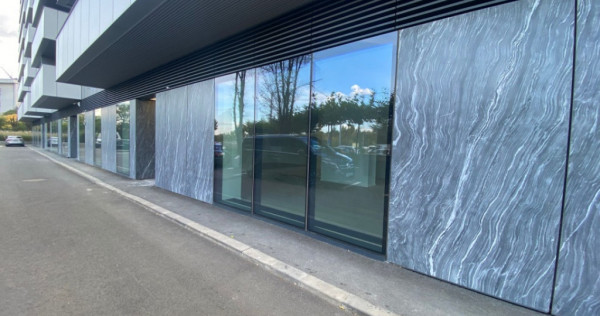 Spatiu Comercial Cortina Academy