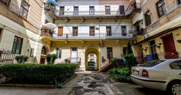 Apartament 98 mp pe bulevardul Decebal, fatada renovata C...