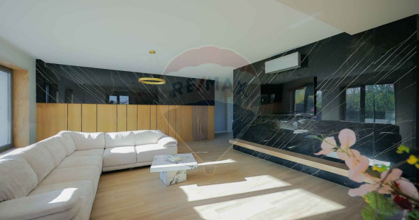 De v&acirc;nzare Vilă cu 8 camere &icirc;n S&acirc;nmartin, 290 mp util...