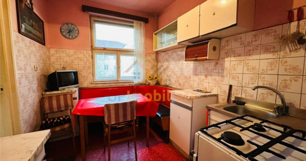 APARTAMENT 3 CAMERE, ETAJ 3, DECOMANDAT, ZONA ROGERIUS, STR