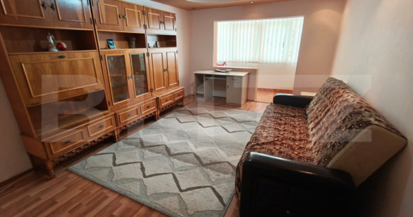 Apartament 3 camere decomandat zona Craiovita-Noua etaj 3\4