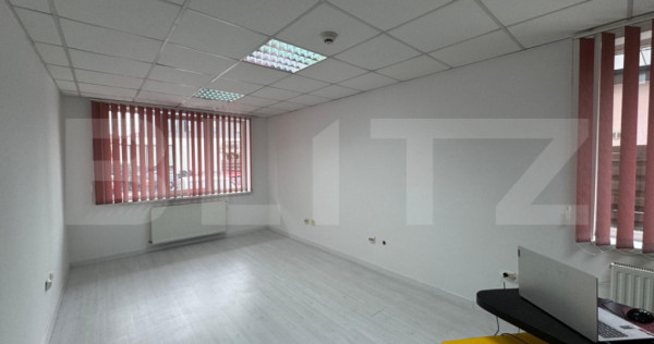 Spatiu birou, cheltuieli incluse, parcare, 38 mp, zona Plopi