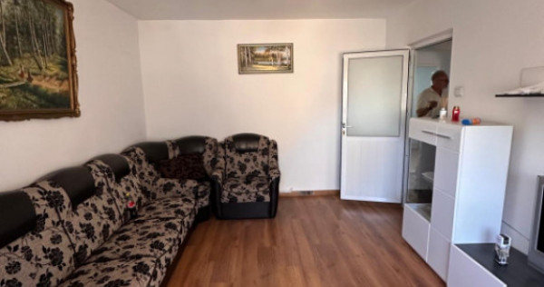 Apartament 4 camere de v&acirc;nzare &icirc;n zona Inel I
