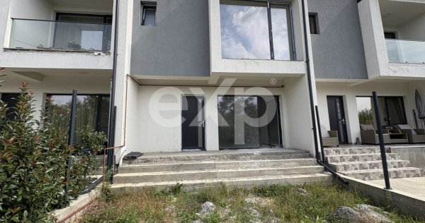 Casă de v&acirc;nzare &icirc;ntr-un triplex I Smeura, strada Olteni I