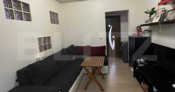 Apartament 3 camere decomandat, 70 mp, balcon &icirc;nchis, etaj