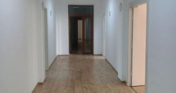 Universitate Cladire de Birouri 10 Euro/mp
