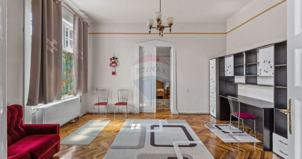 Apartament cu 3 camere zona Boul Roșu