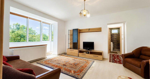 Apartament spatios cu 2 camere si 2 balcoane zona Tractorul