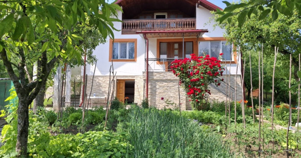 Casa 5 camere,baie,bucatarie,134mp,beci,garaj,teren 1200mp,Slanic