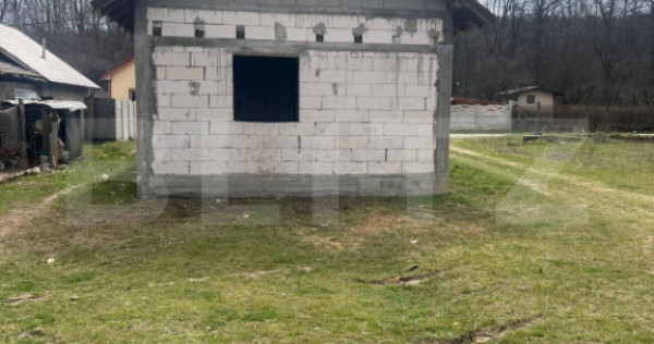 Teren cu casa de vanzare Tuglui, 2200 mp, aproape de padure