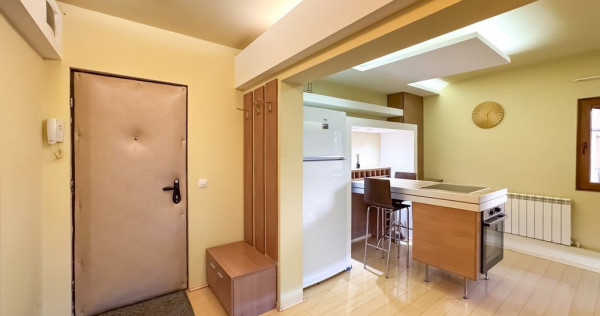 Apartament 3 camere 90 mp. Centrala, aer conditionat.