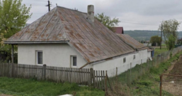Casa+teren 900mp,20ml deschidere la E85, zona Danila, Suceav