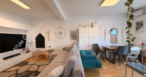 Casa moderna cu 5 camere si teren de 250 mp in Cristian zona
