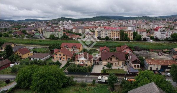 Casă mare D+P+2E (486 mp) &ndash; Ideală Mini-Bloc / 3 Apar...
