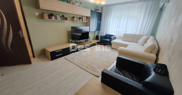 Apartament 3 camere DECOMANDAT 76 mp - cartier NICOLINA