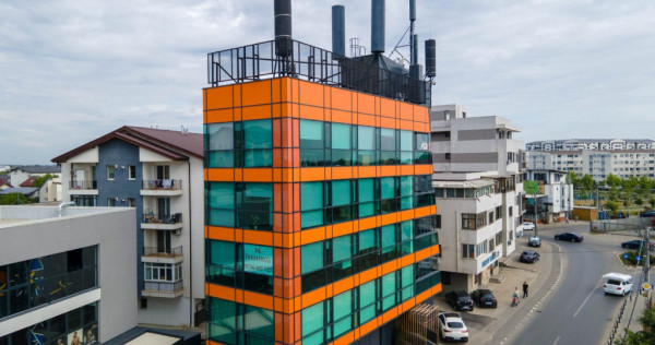 Cladire birouri si spatiu comercial , 830 mp constr, 15 locu